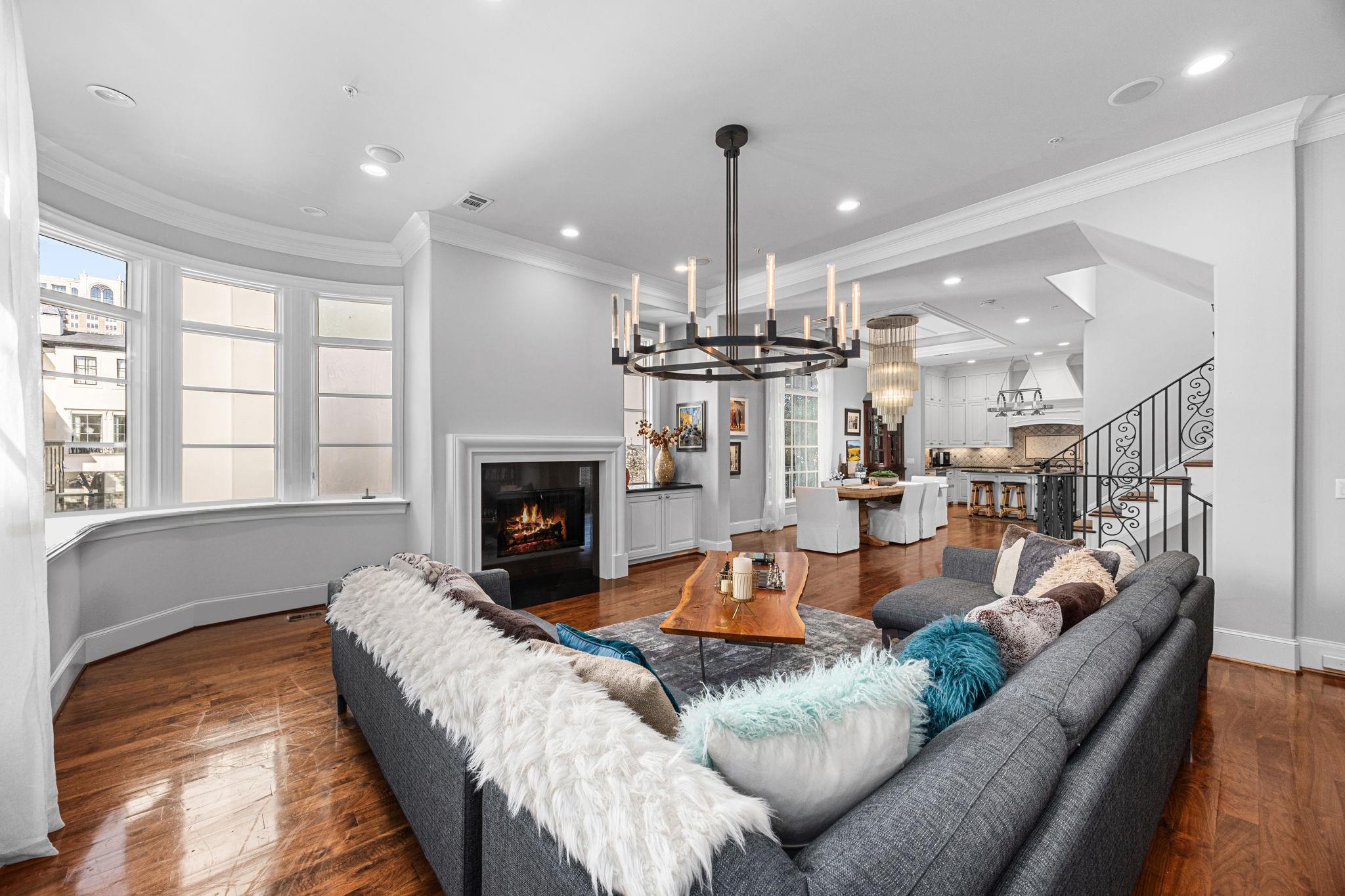 1723 Sunset Boulevard