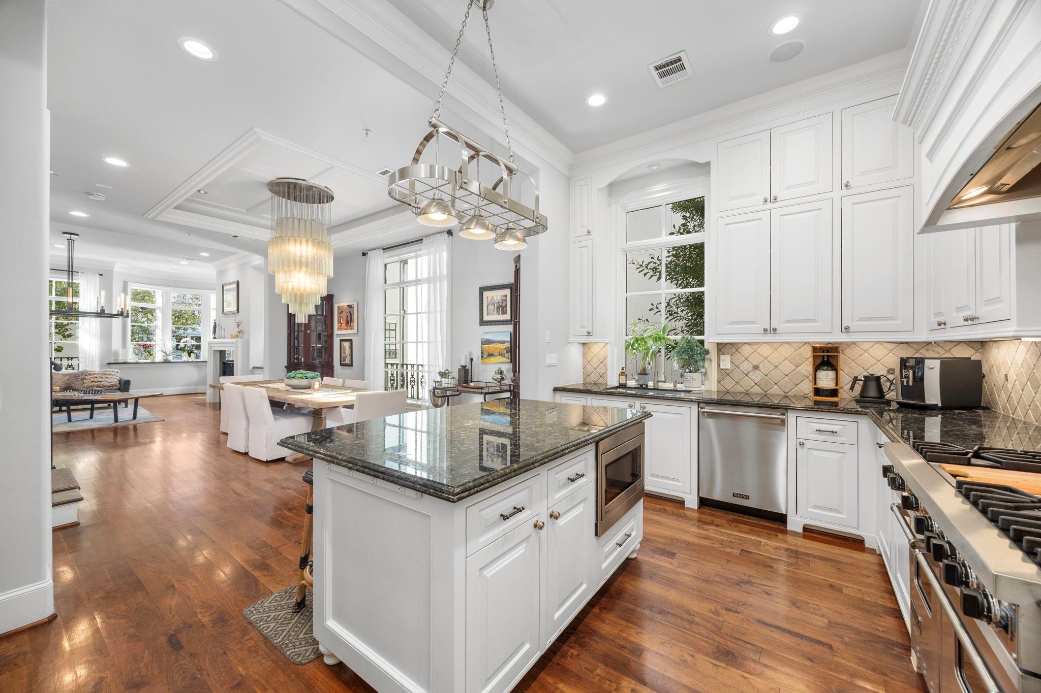 1723 Sunset Boulevard