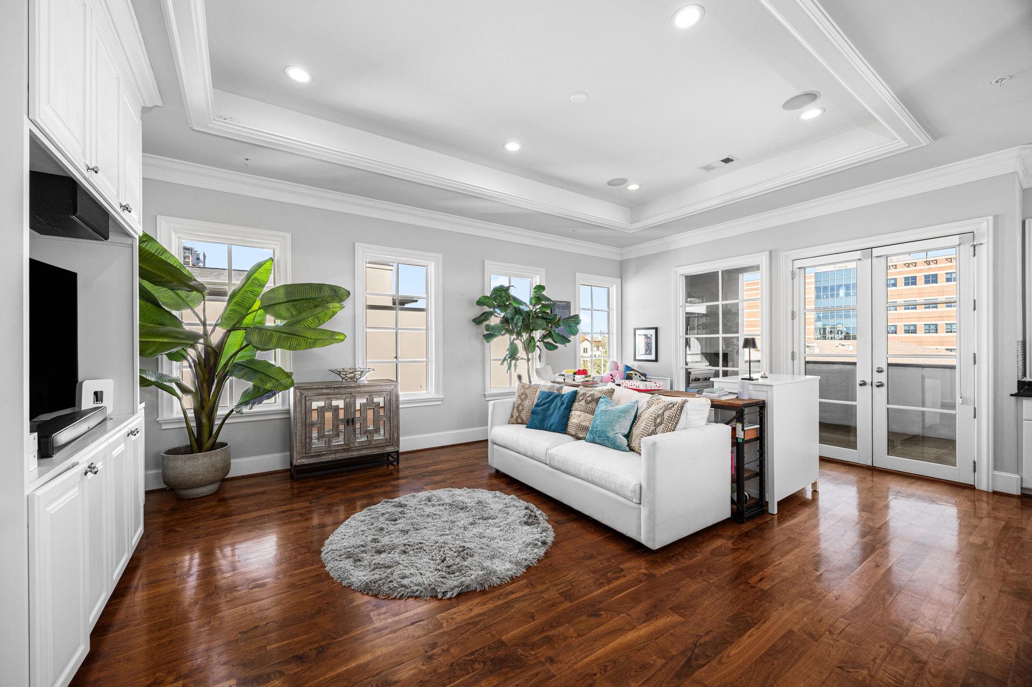 1723 Sunset Boulevard