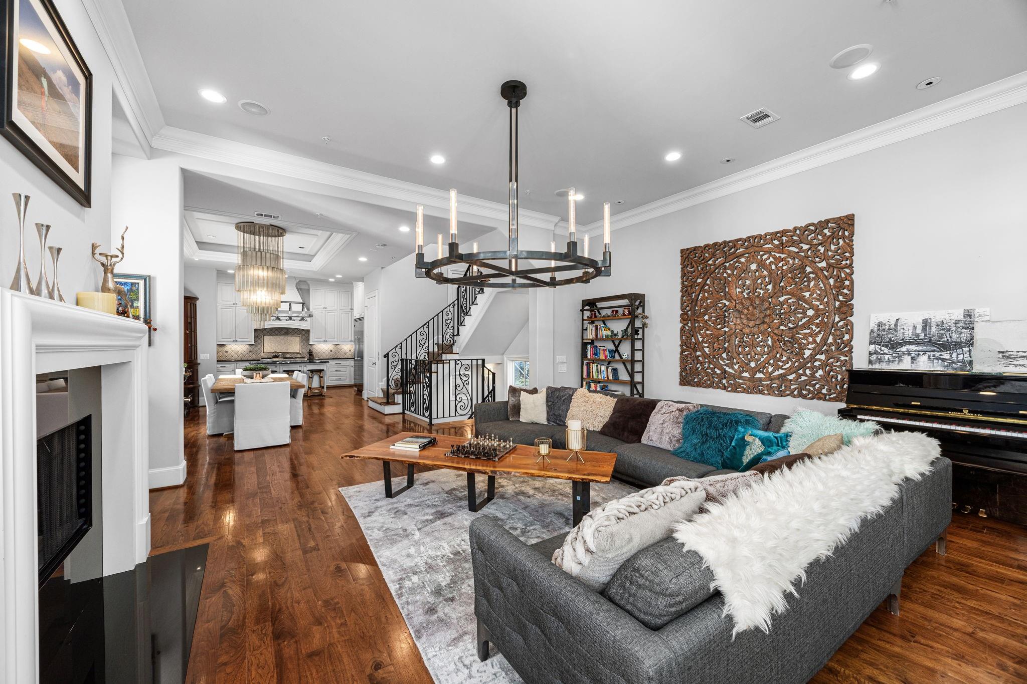 1723 Sunset Boulevard