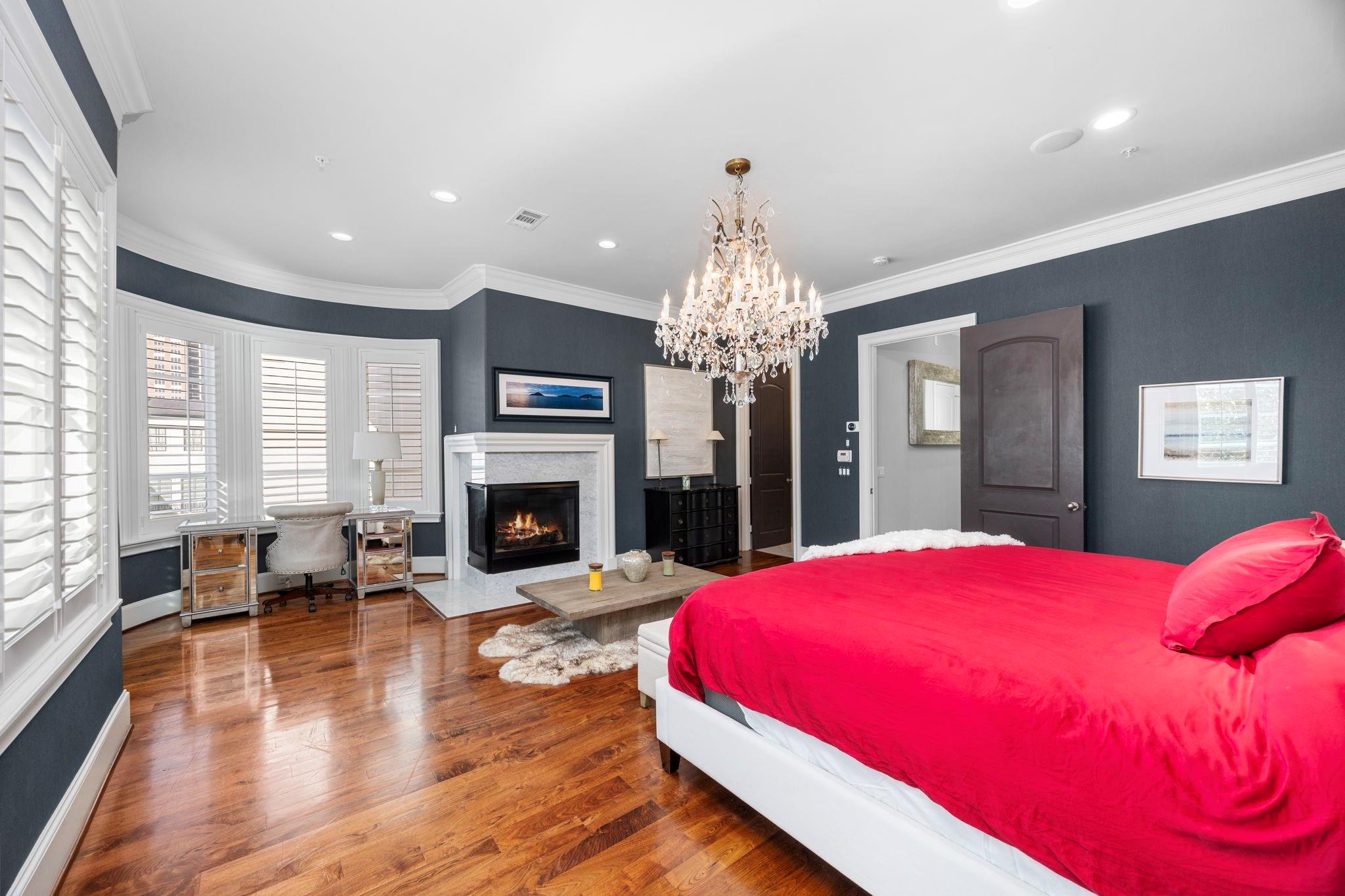 1723 Sunset Boulevard