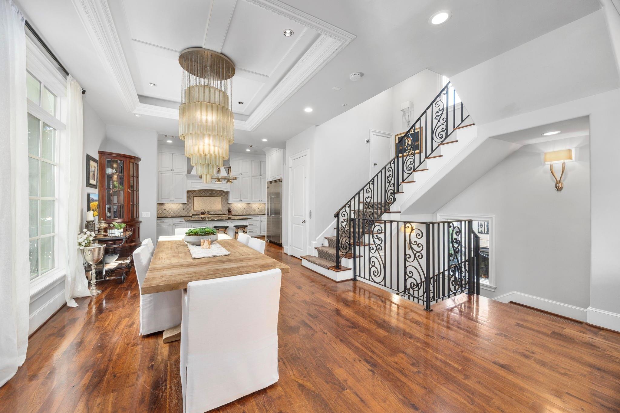 1723 Sunset Boulevard