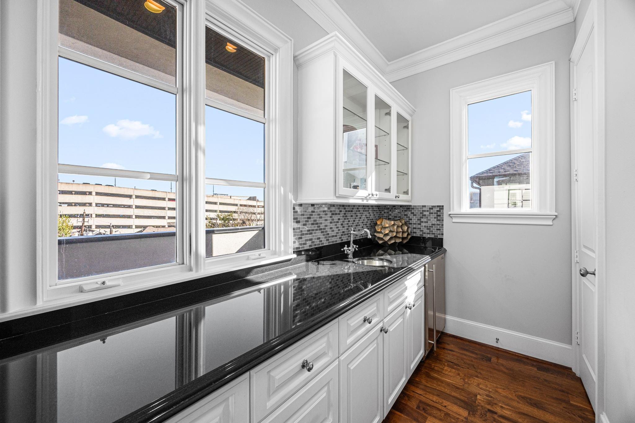 1723 Sunset Boulevard