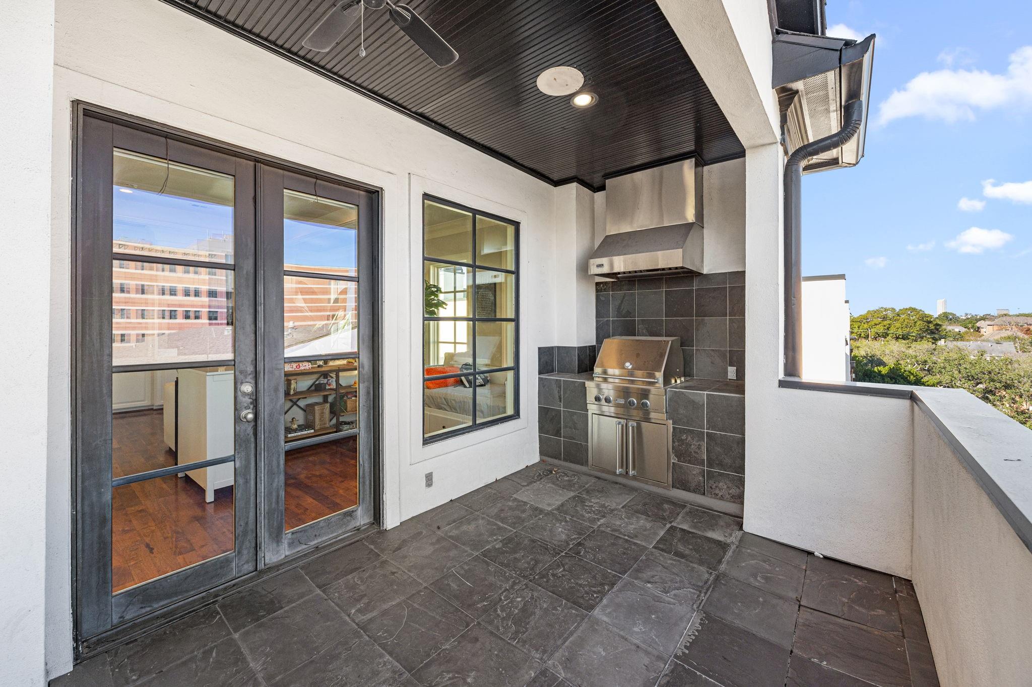 1723 Sunset Boulevard