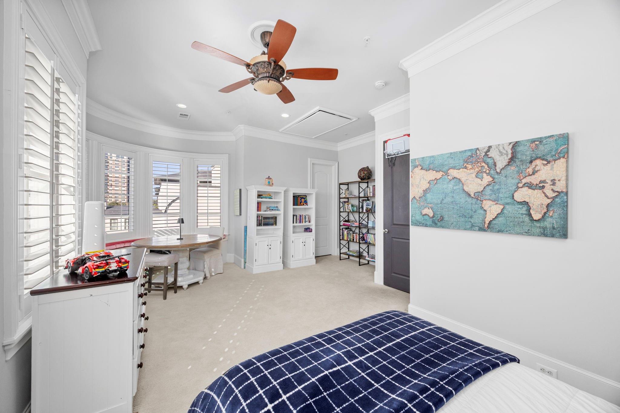 1723 Sunset Boulevard