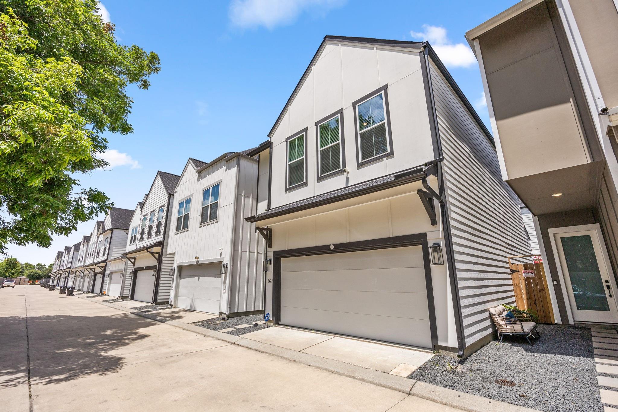 8422 Berry Green Lane