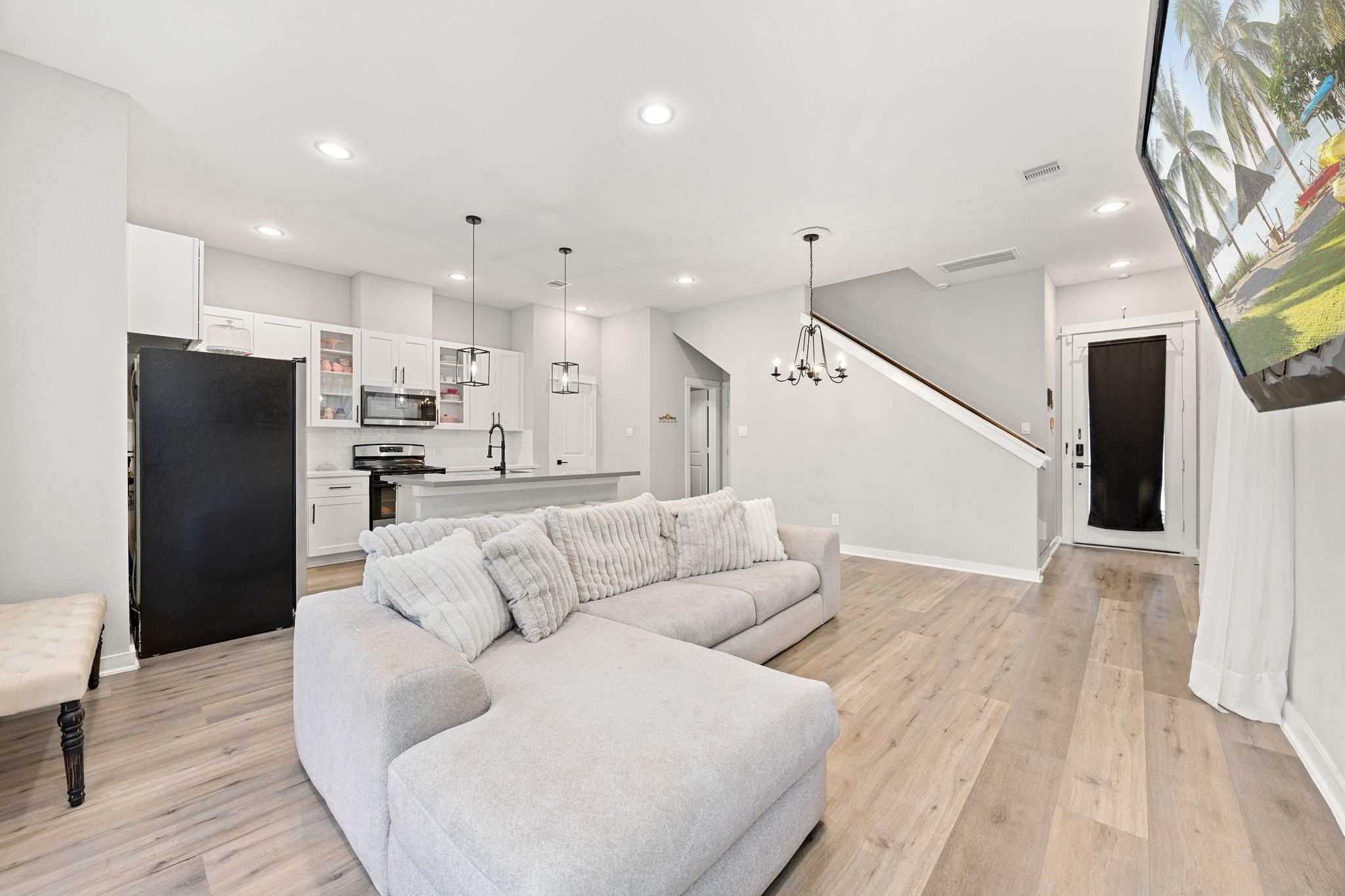 8422 Berry Green Lane