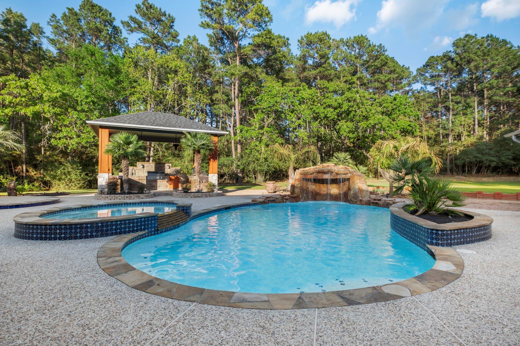 19702 Country Lake Drive