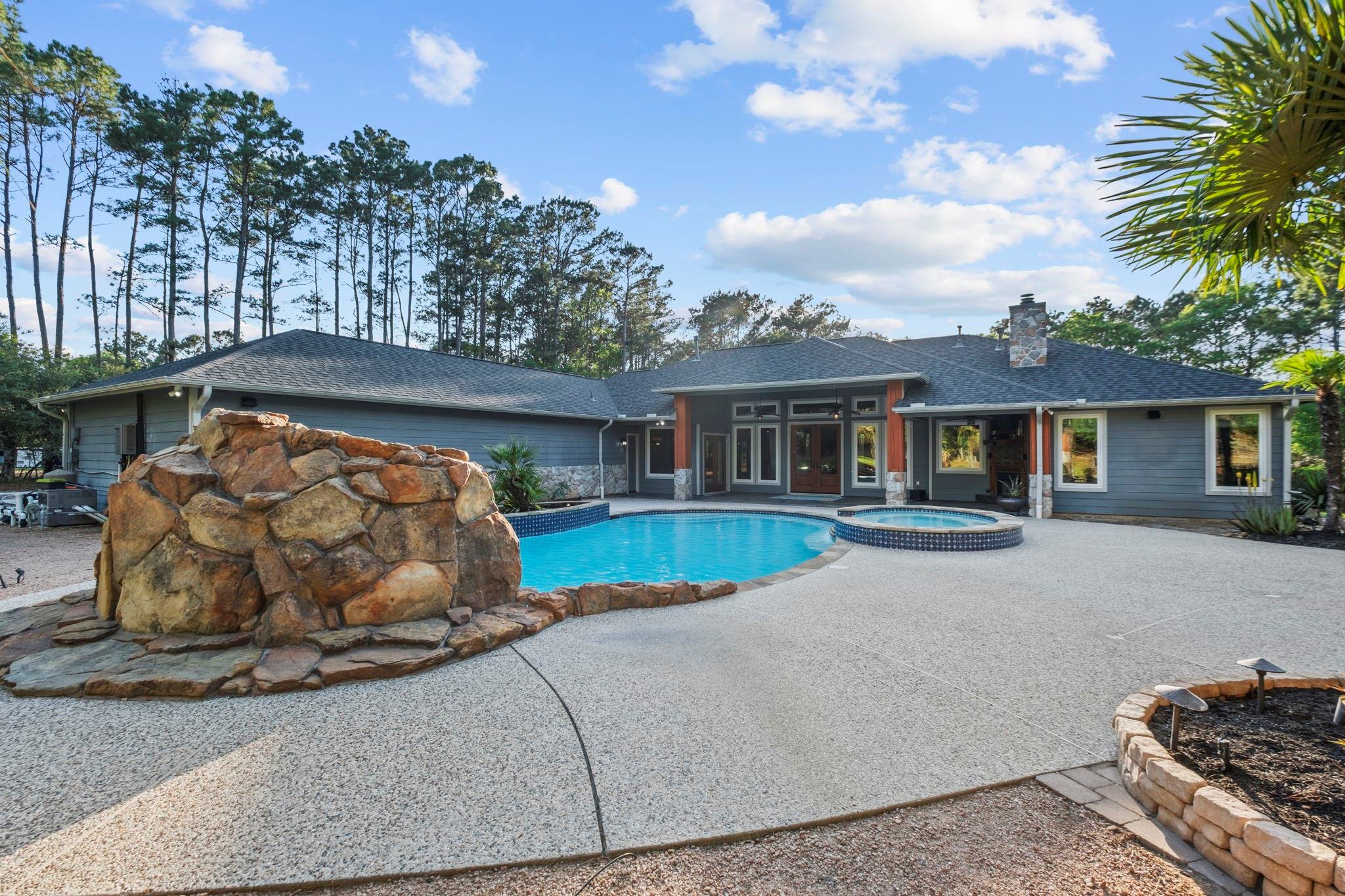 19702 Country Lake Drive