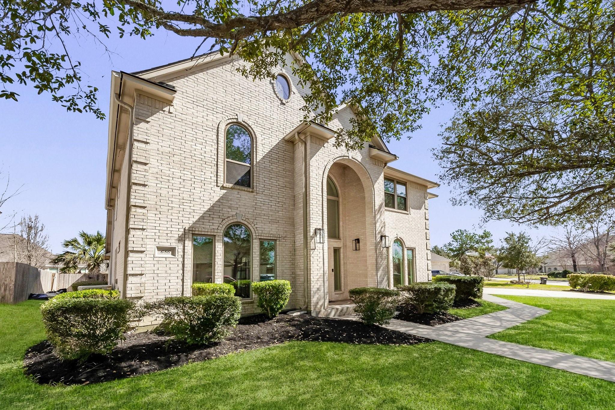 686 Edgewood Drive