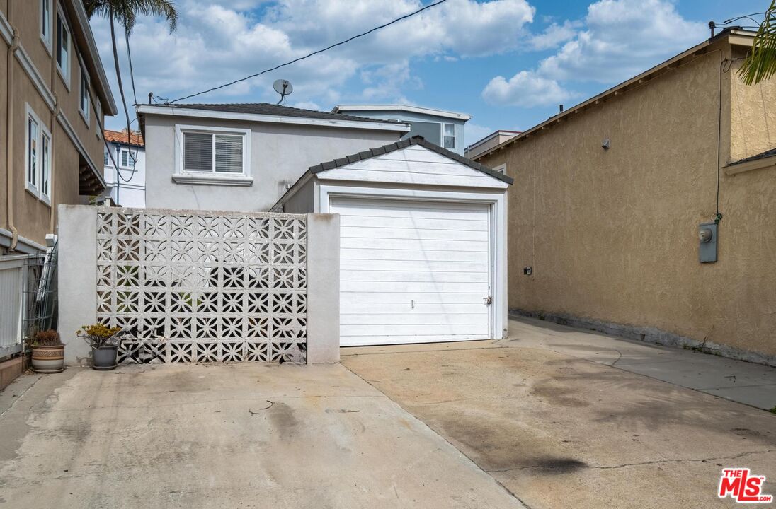 1306 Carmelita Ave