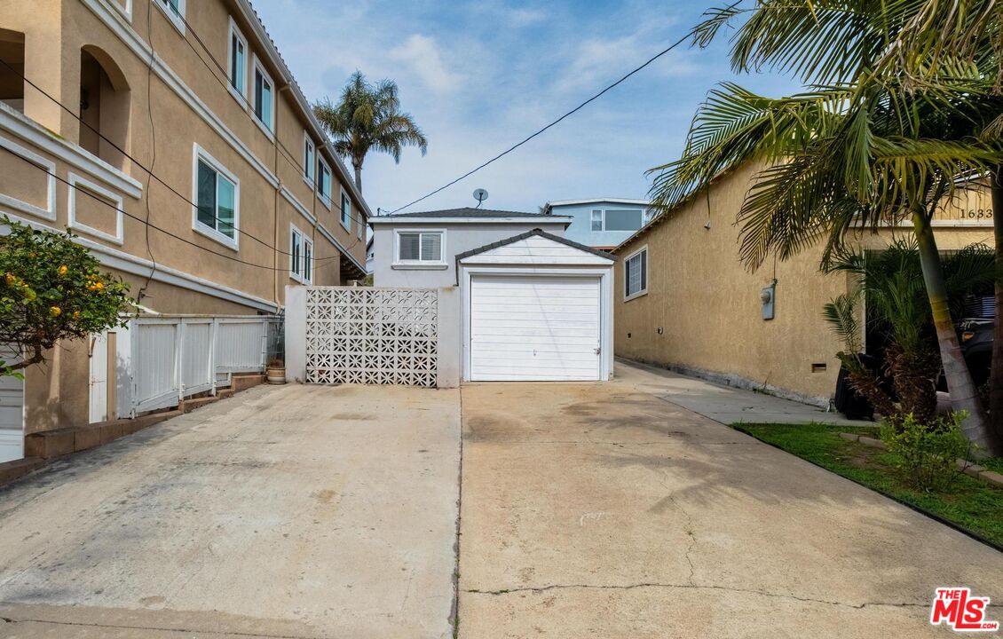 1306 Carmelita Ave