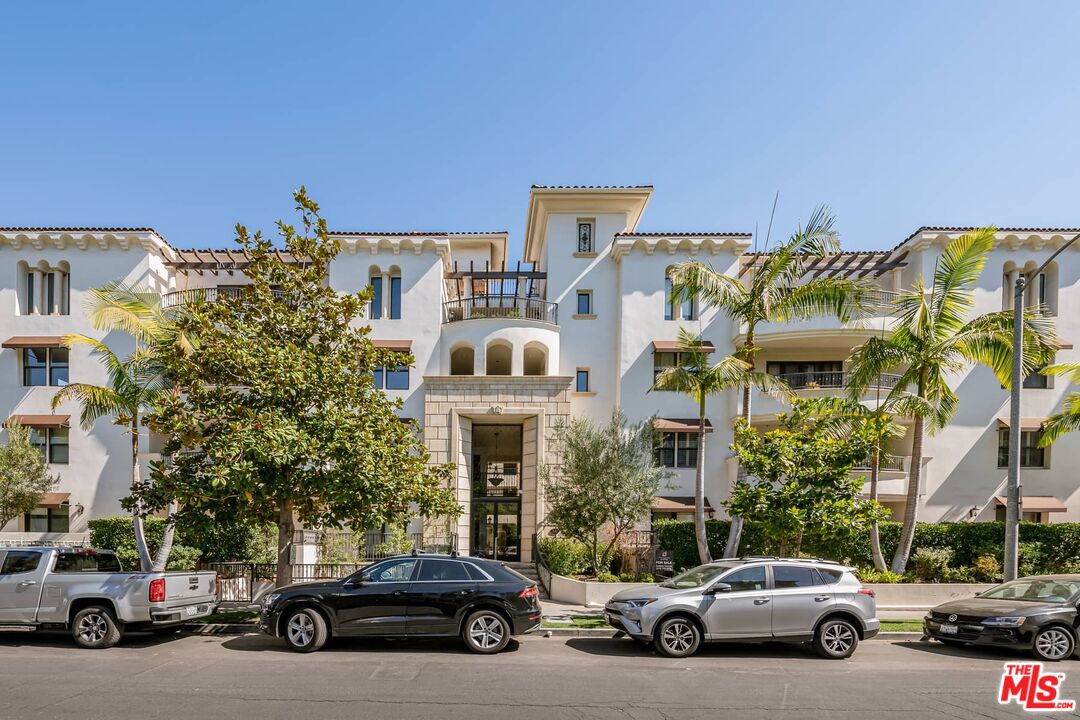 122 N Clark Dr Unit: 402