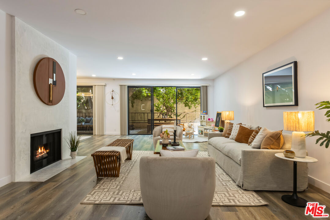 1210 N Kings Rd Unit: 101