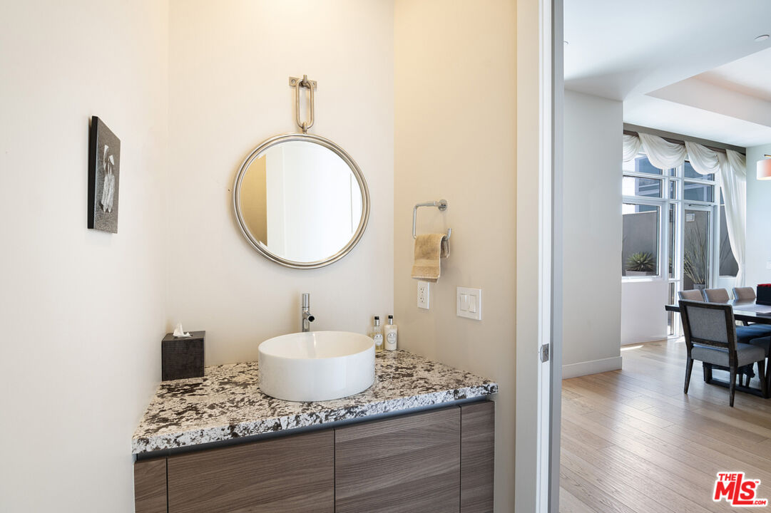 3785 Wilshire Blvd Unit: PH2