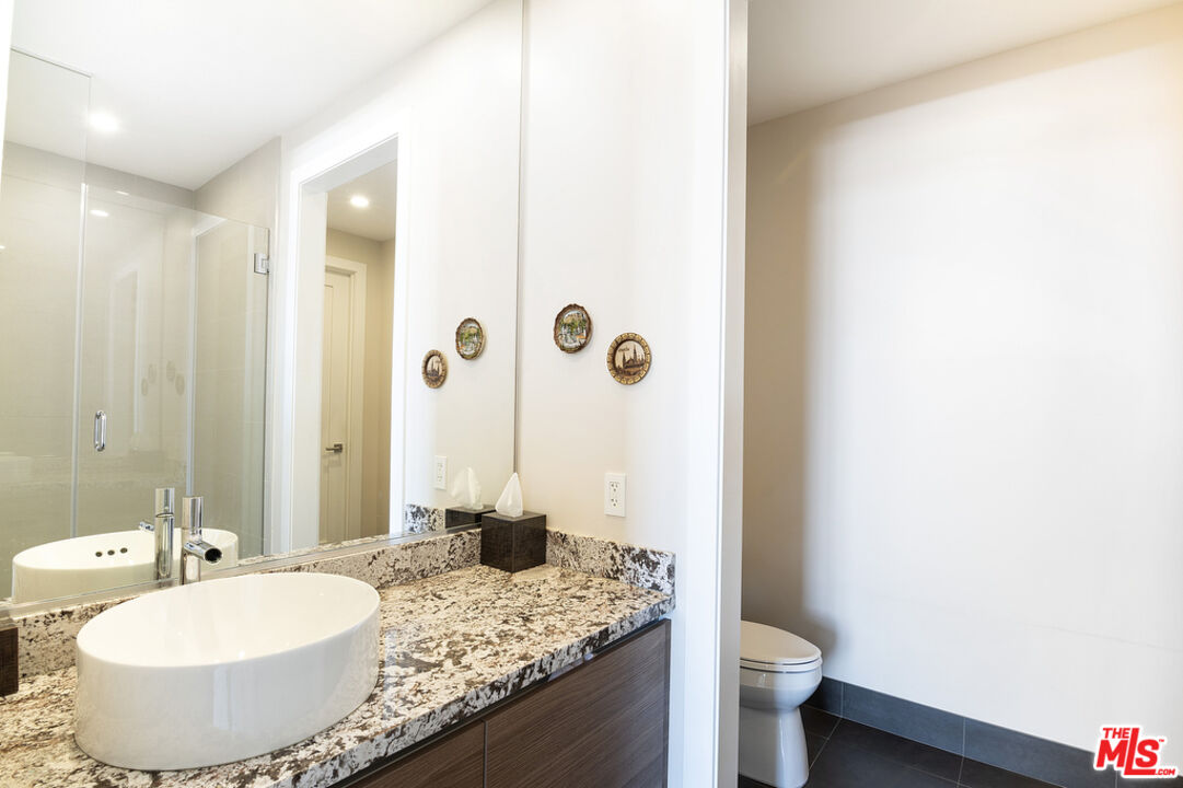 3785 Wilshire Blvd Unit: PH2