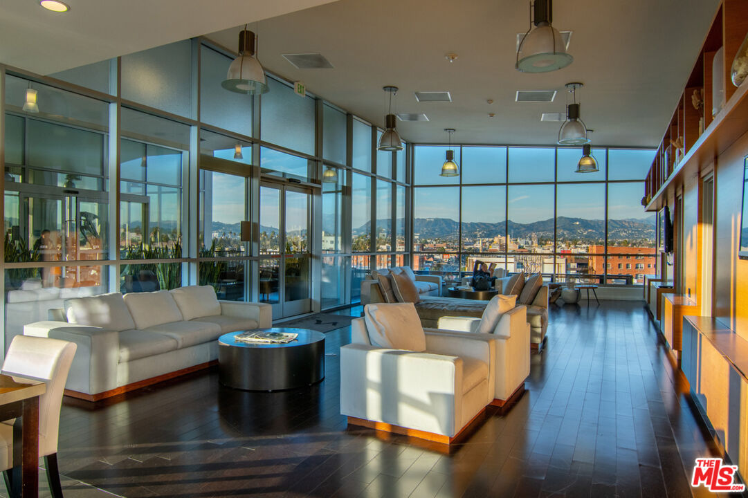 3785 Wilshire Blvd Unit: PH2