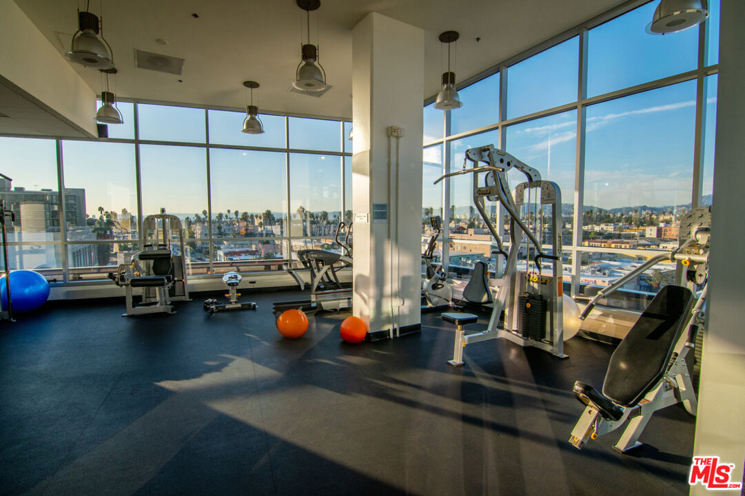 3785 Wilshire Blvd Unit: PH2