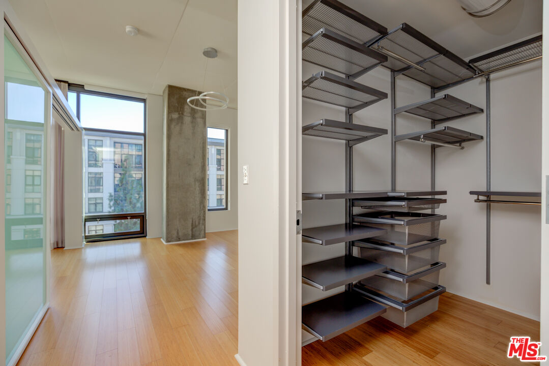 1111 S Grand Ave Unit: 711