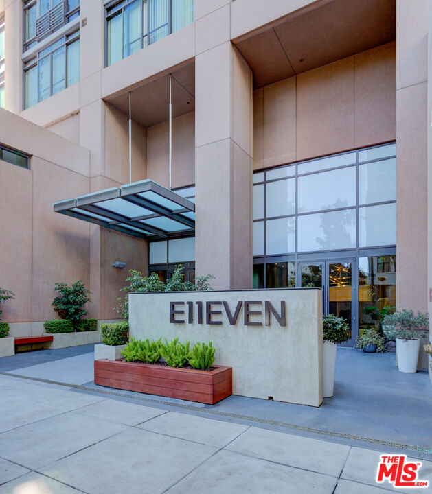 1111 S Grand Ave Unit: 711