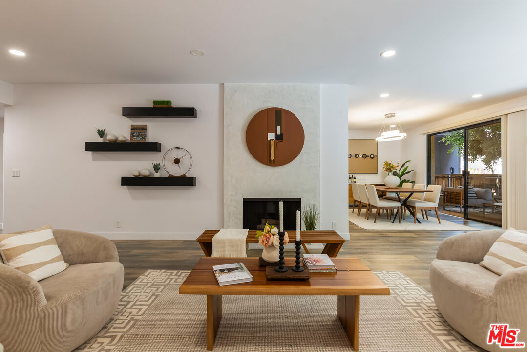 1210 N Kings Rd Unit: 101