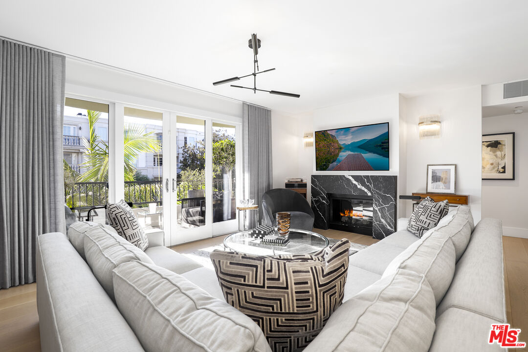 122 N Clark Dr Unit: 306