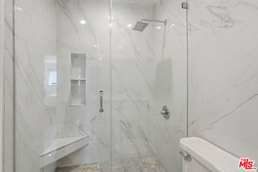 625 N Flores St Unit: 104