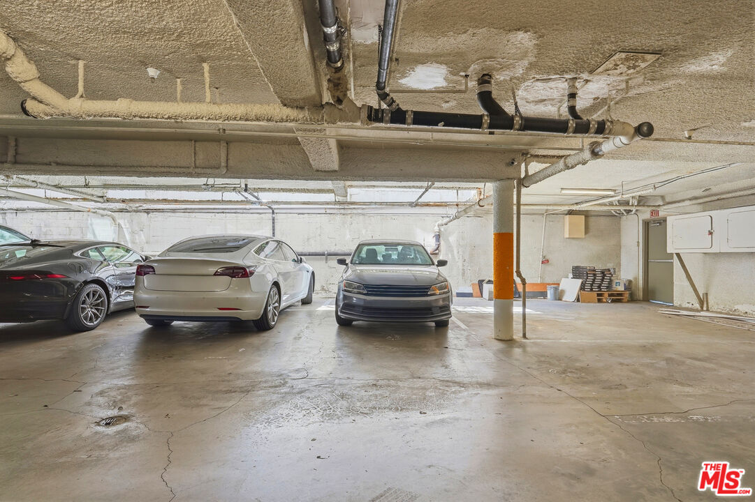 625 N Flores St Unit: 104