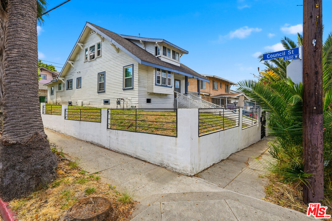 152 N Benton Way