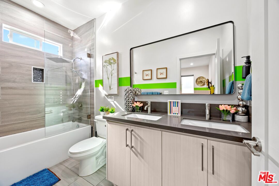 5855 Vineland Ave Unit: B