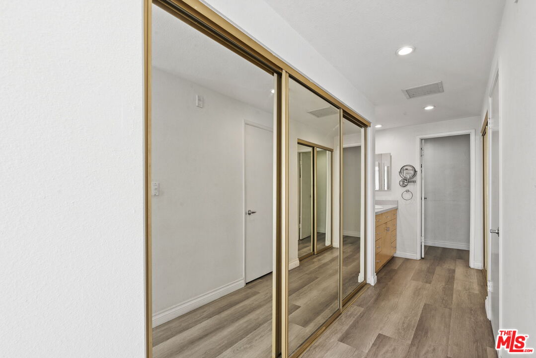 321 S San Vicente Blvd Unit: 101