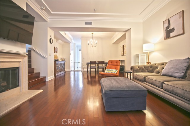 978 S Marengo AVE Unit: 114