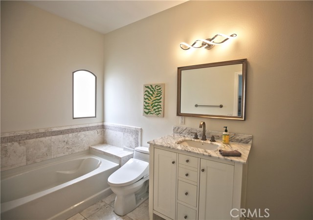 978 S Marengo AVE Unit: 114