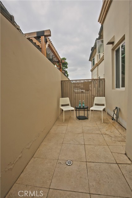 978 S Marengo AVE Unit: 114