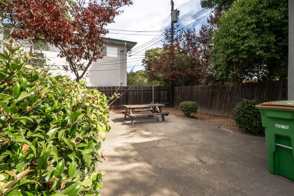 4431 Del Rio Rd