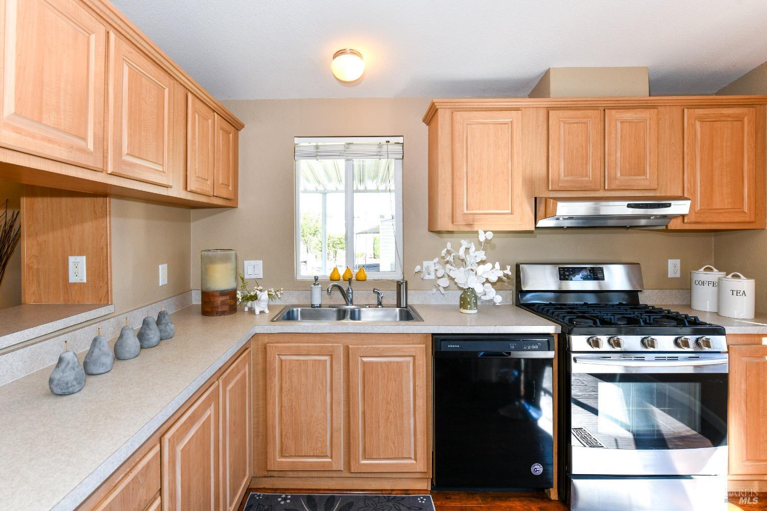 770 Lincoln Avenue Unit: 6