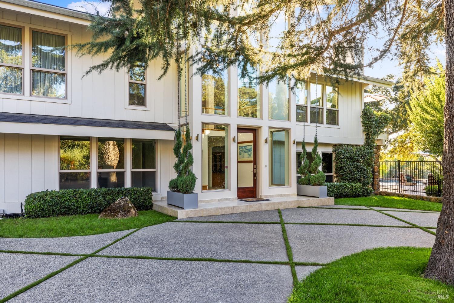 2710 Hillcrest Drive