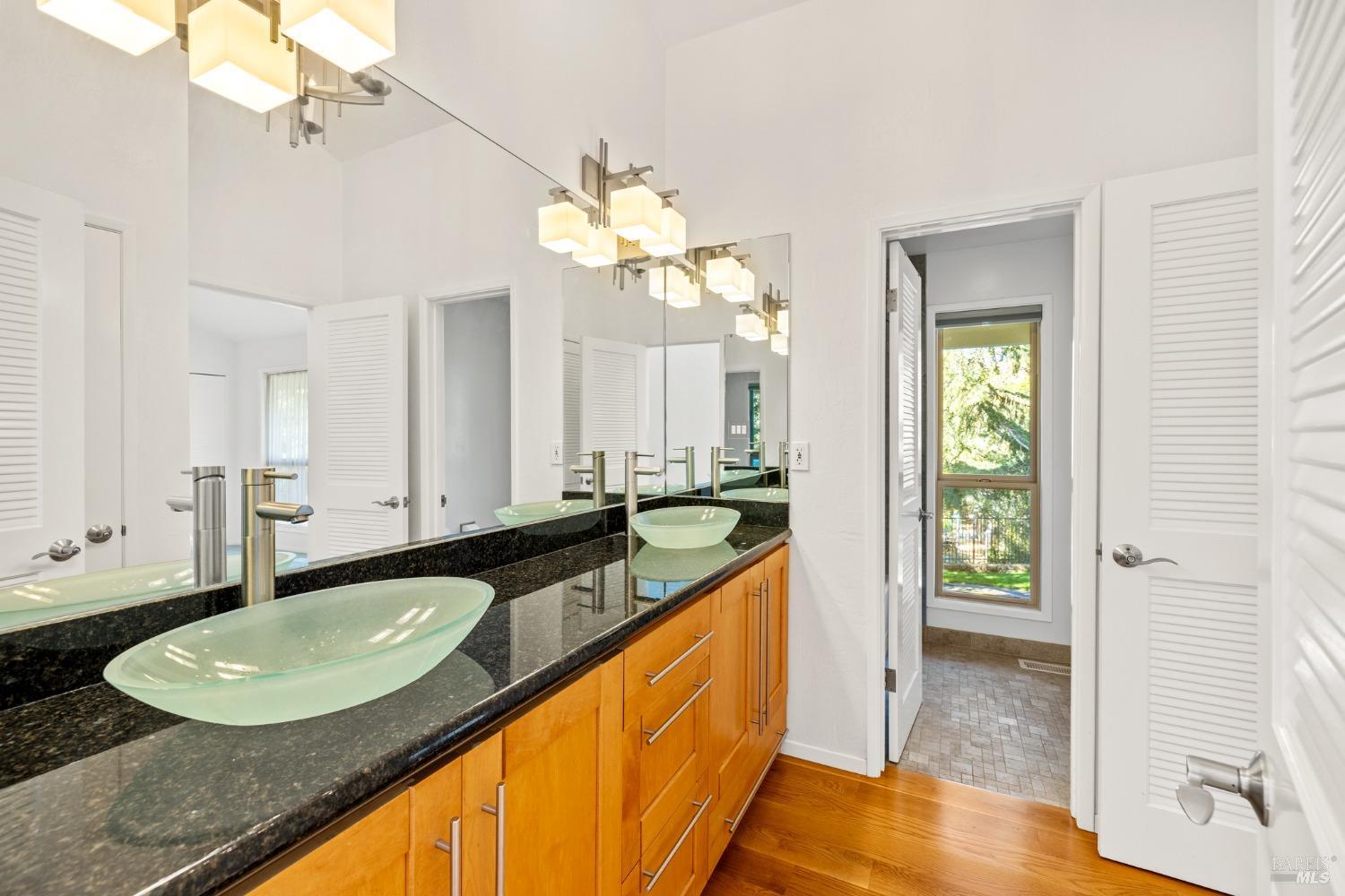 2710 Hillcrest Drive