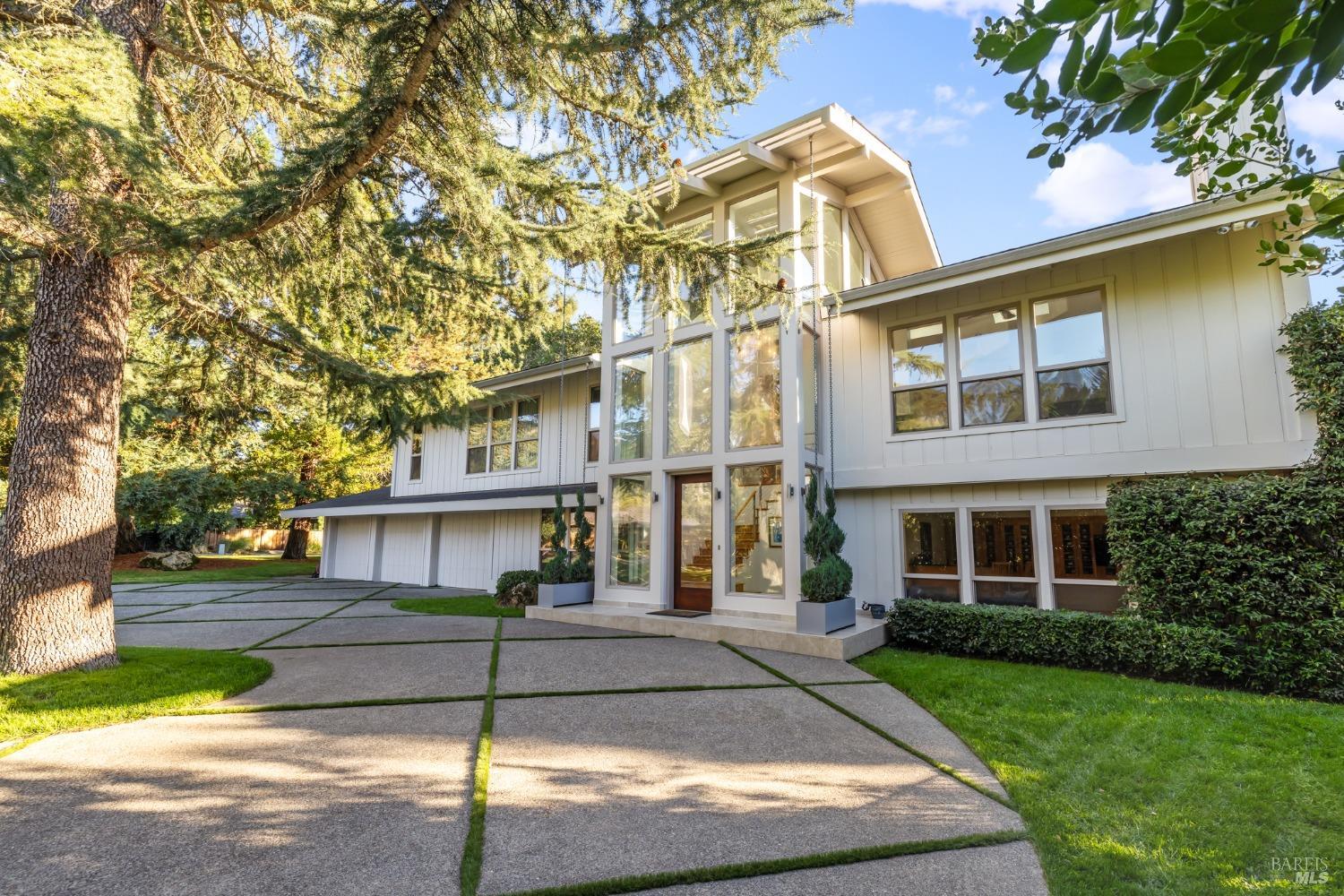 2710 Hillcrest Drive