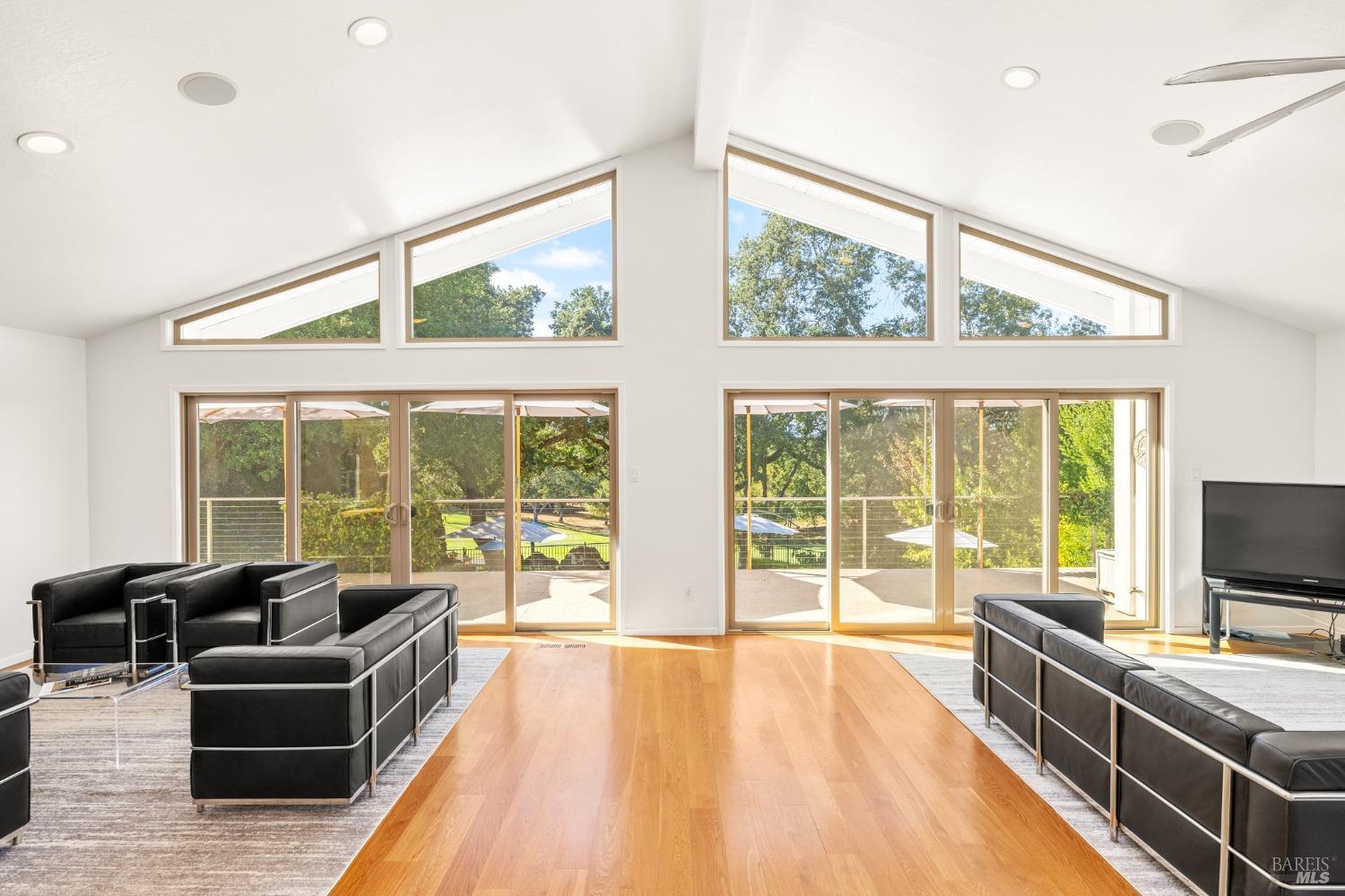 2710 Hillcrest Drive