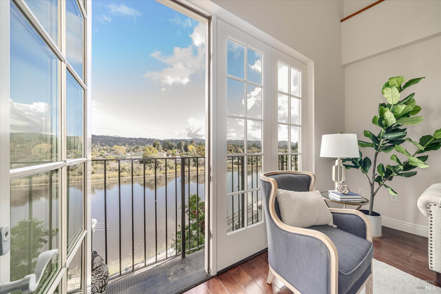 588 Main Street Unit: 318