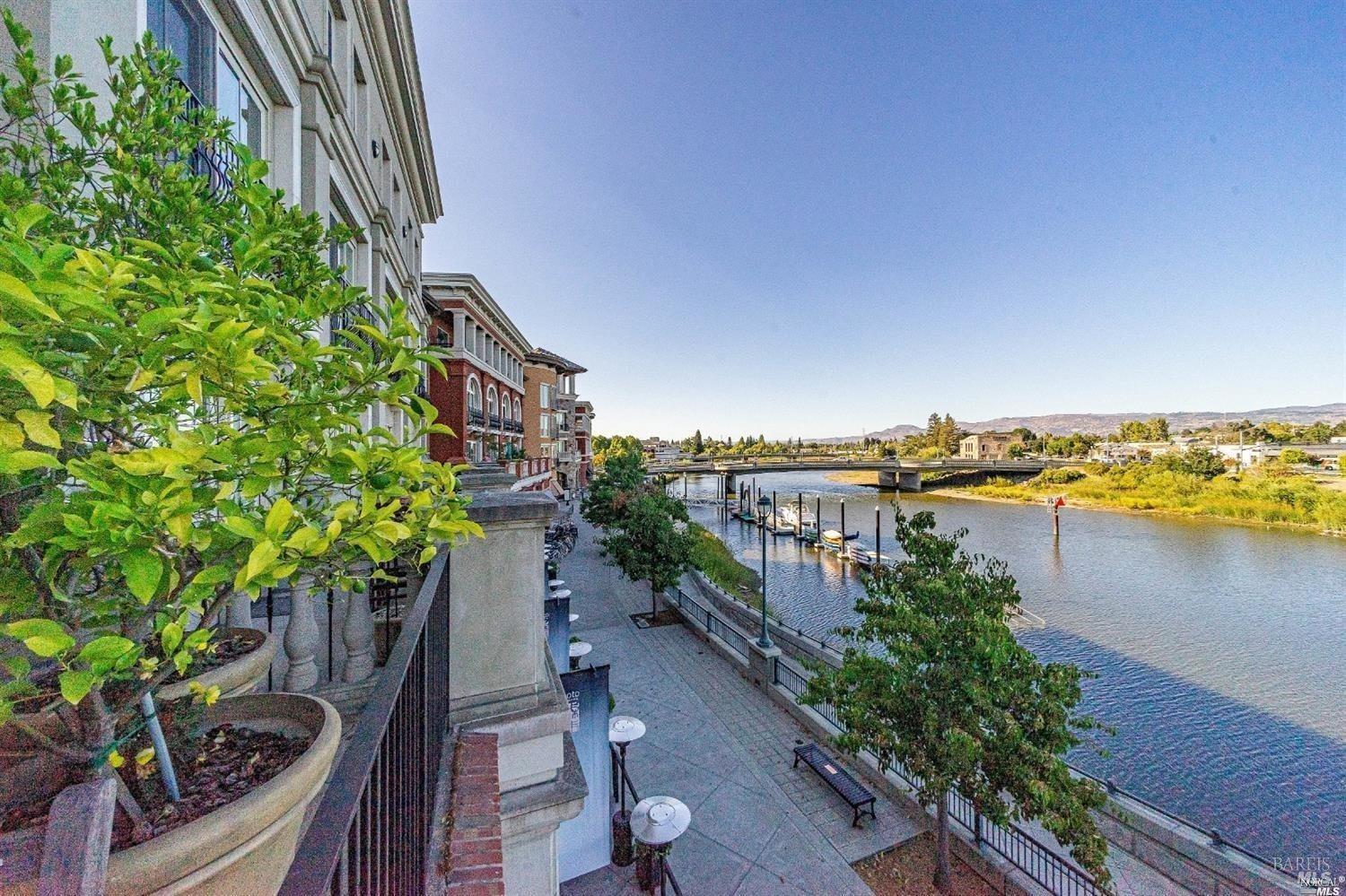 588 Main Street Unit: 318