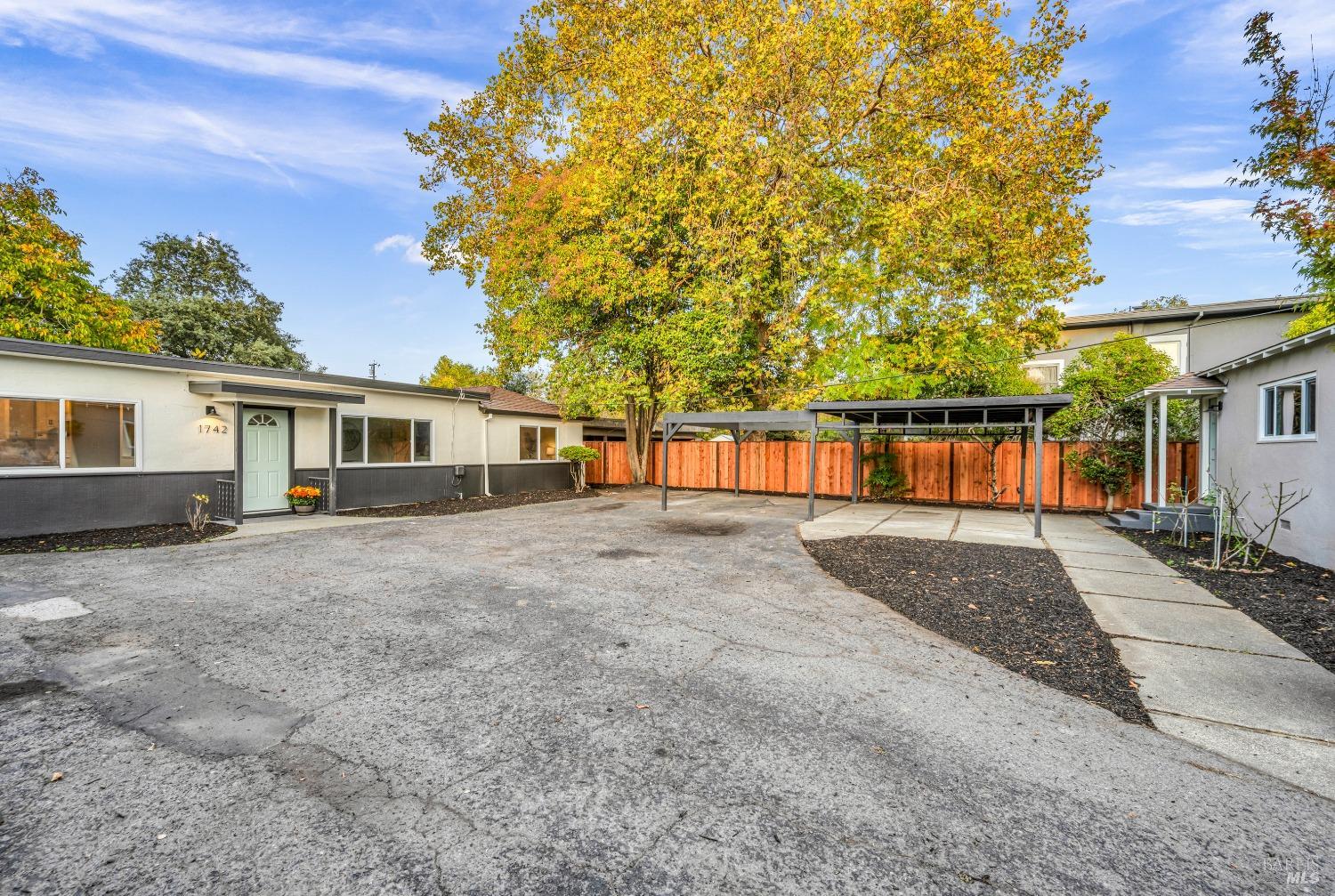 1742 E Street