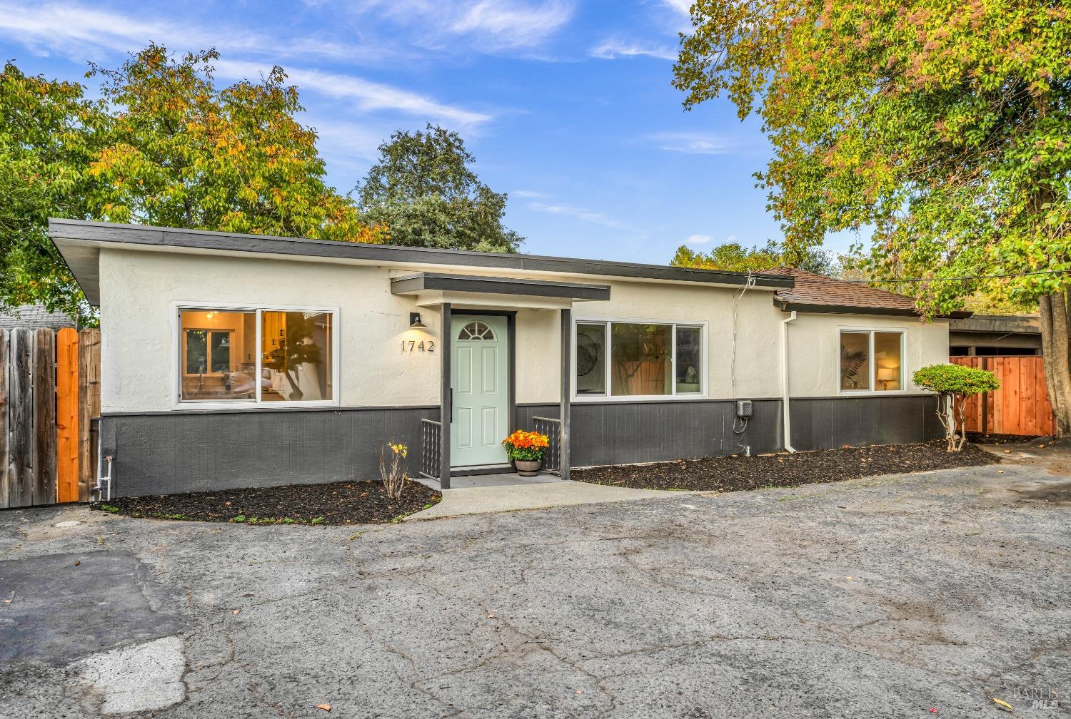 1742 E Street