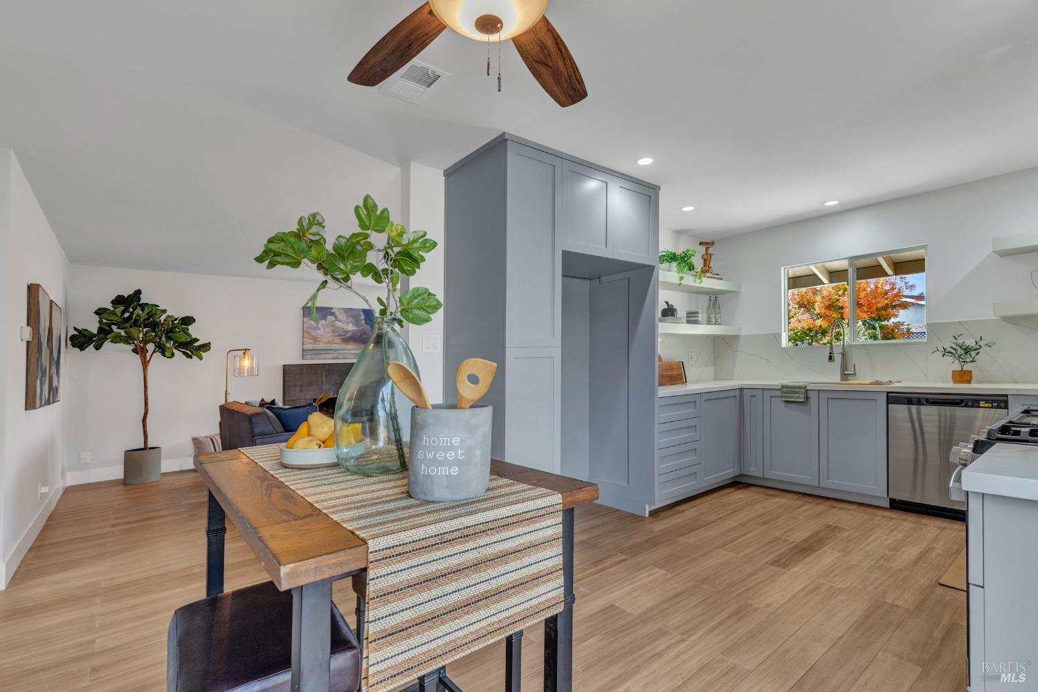 3256 Macfadden Street