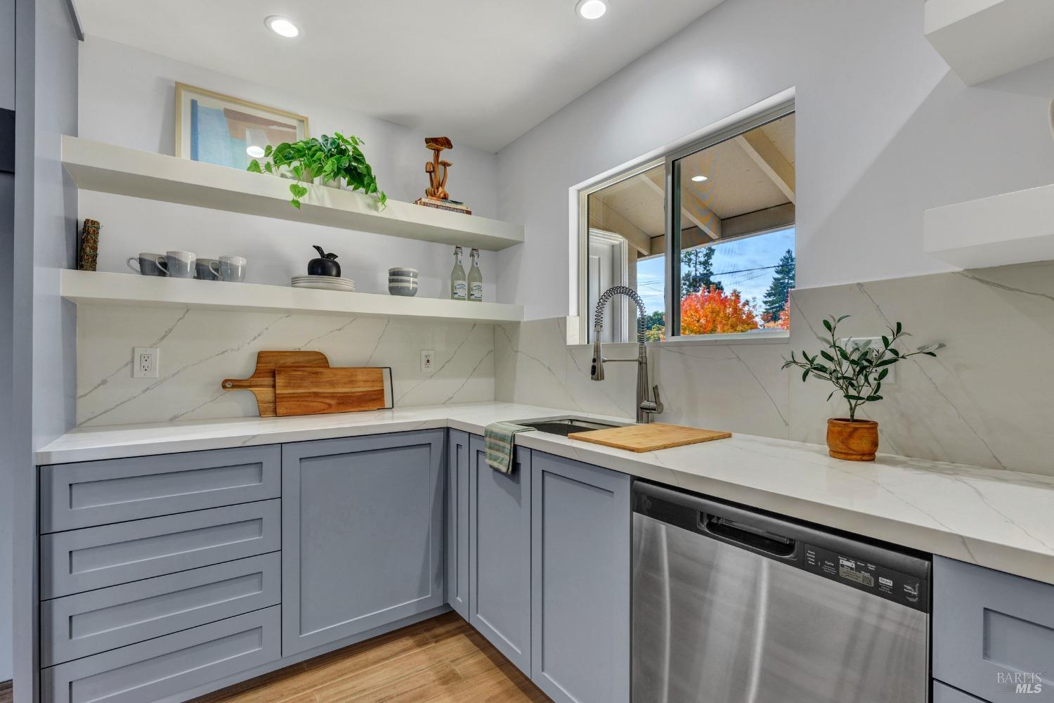 3256 Macfadden Street