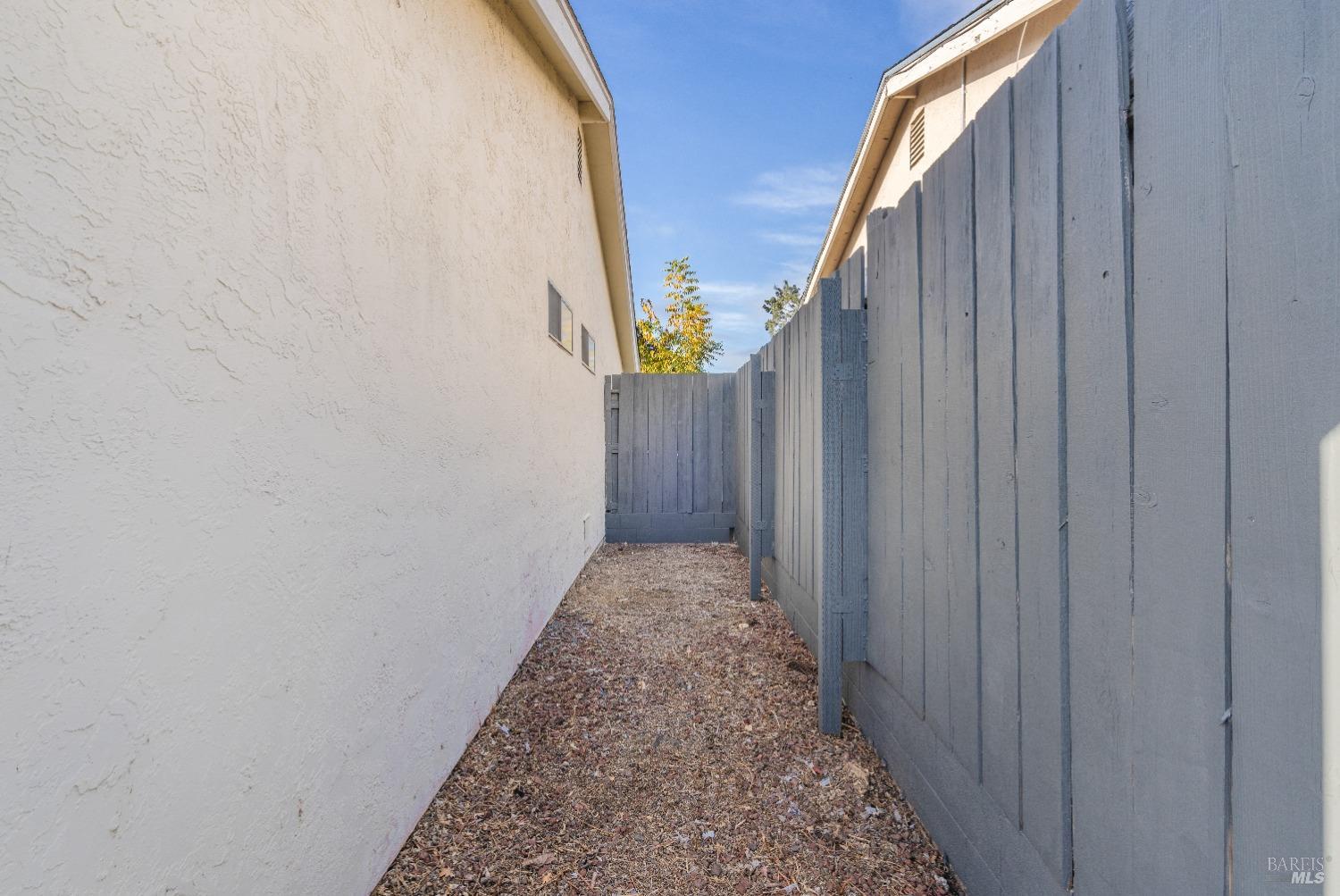 1219 El Centro Avenue