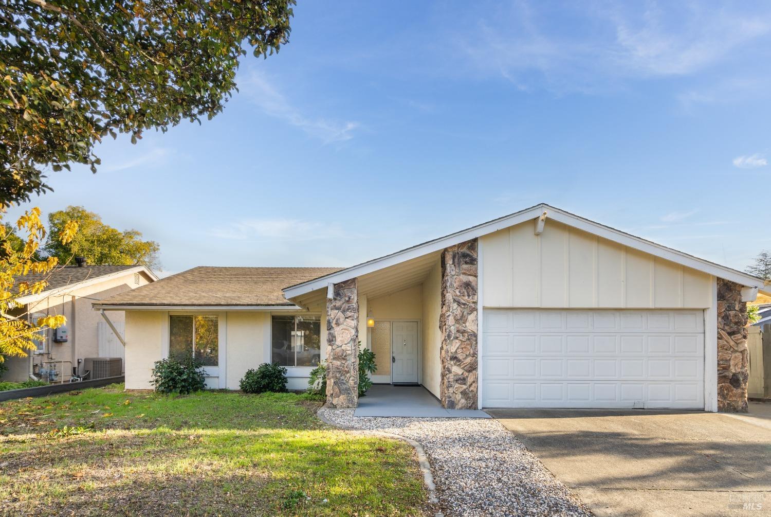 1219 El Centro Avenue