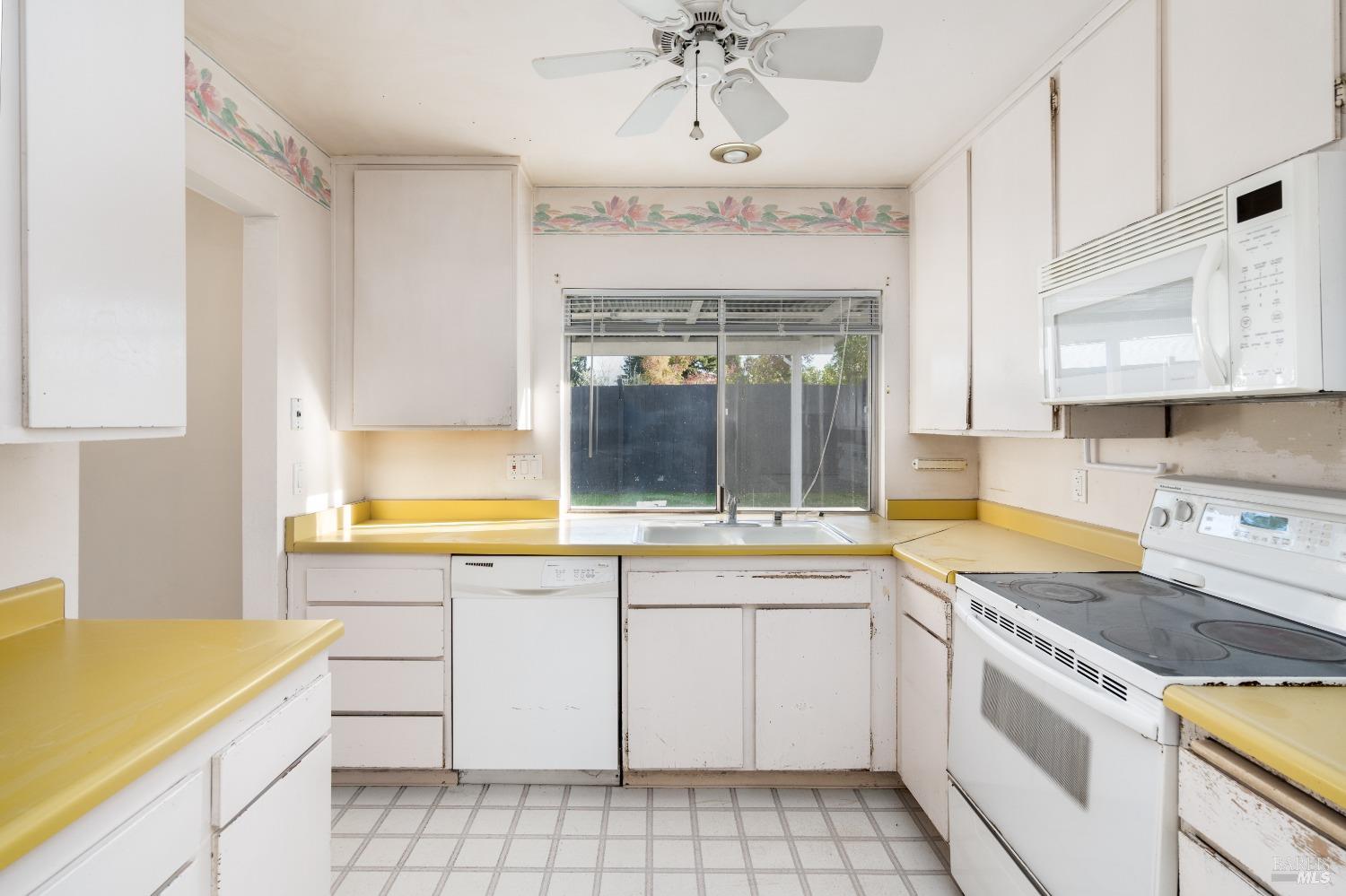 1219 El Centro Avenue