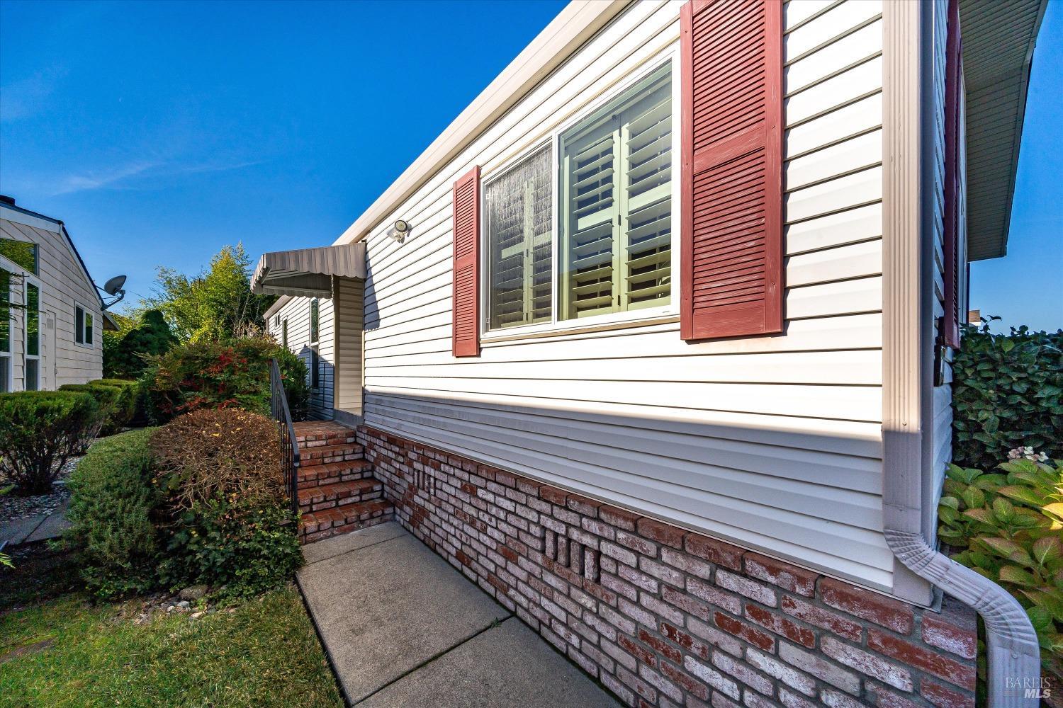 60 Falcon Crest Circle